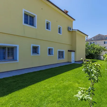 Apartamento Nino-3 By Interhome *